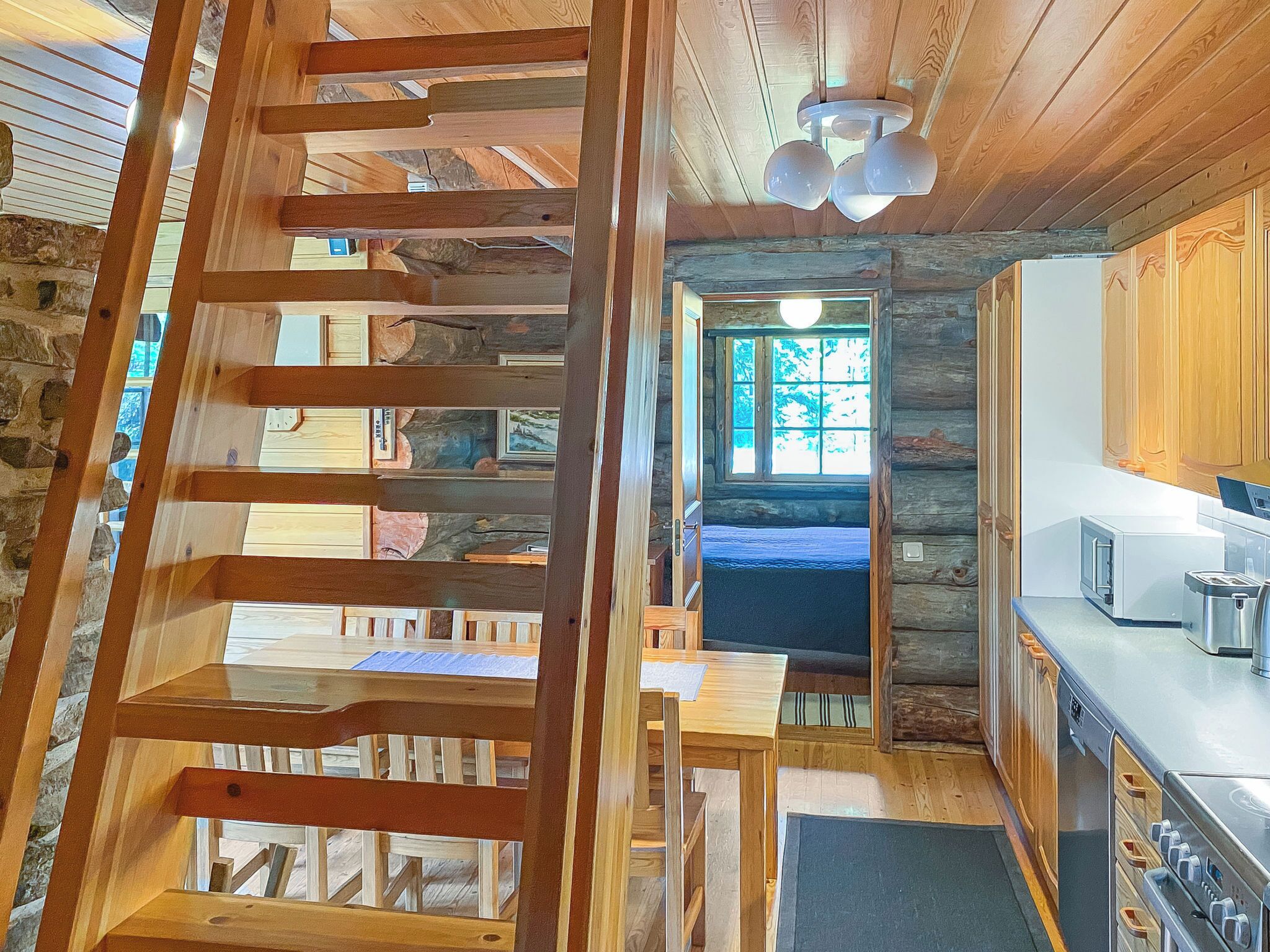 Kühlschrank, Mikrowelle, Geschirrspüler, Kochgeschirr/Geschirr/Besteck