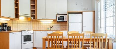 Geladeira, micro-ondas, lava-louças, torradeira