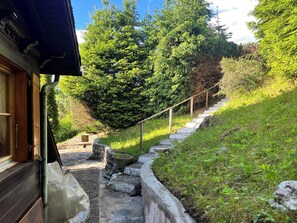 المنطقة المحيطة بالمنشأة