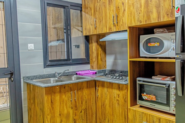 Superior Apartment | Private kitchen | Fridge, microwave, stovetop, cookware/dishes/utensils