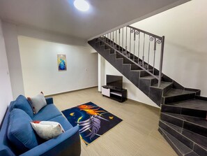 Superior-Maisonette, Balkon, Stadtblick | Wohnbereich