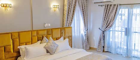 Superior Duplex, Balcony, City View | In-room safe, laptop workspace, soundproofing, free WiFi