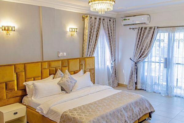 Superior Duplex, Balcony, City View | In-room safe, laptop workspace, soundproofing, free WiFi