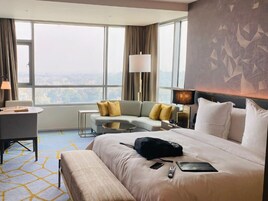 2 bedrooms, in-room safe, laptop workspace, soundproofing