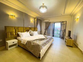 Superior Duplex, Balcony, City View | In-room safe, laptop workspace, soundproofing, free WiFi