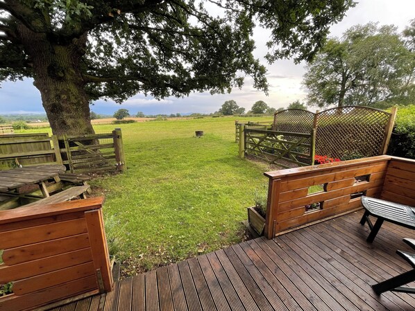 Terrace/patio - A Cosy, pet-friendly, Rural Cabin with far reaching views over the countryside (Droitwich)