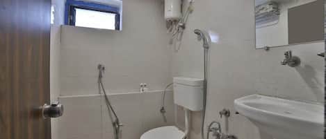 Deluxe Double Room, City View | Bilik Mandi | Pancuran mandi, kelengkapan dandanan diri percuma, tuala disediakan