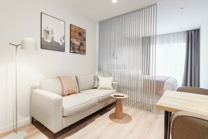 Studio | Individually decorated, individually furnished, desk, laptop workspace - Limehome Madrid Calle Hurtado de Mendoza (Madrid)