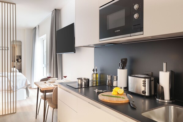 Studio | Private kitchen | Fridge, microwave, stovetop, espresso maker