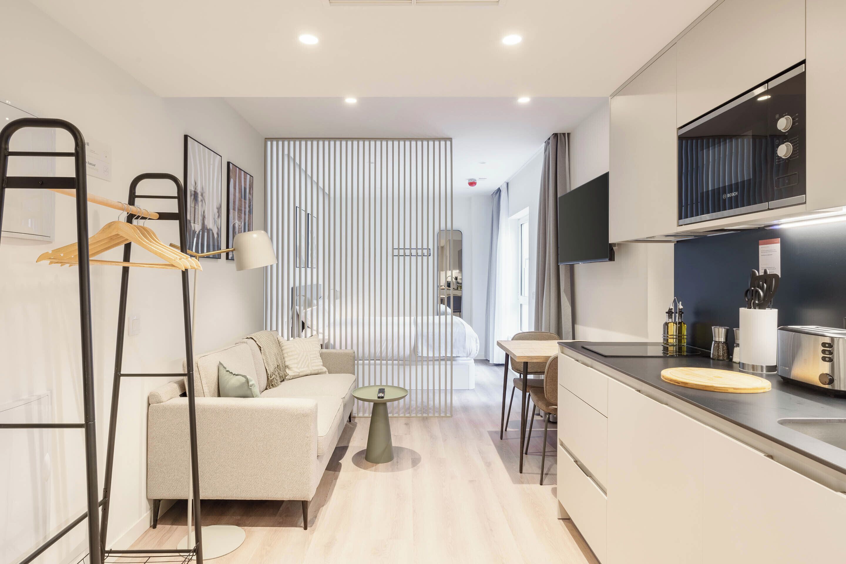 Decoración personalizada, muebles diferentes y escritorio 