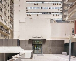 Front of property - Limehome Madrid Calle Hurtado de Mendoza (Madrid)