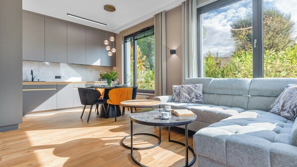 Apartament (2) | Coin séjour | Télévision à écran plat