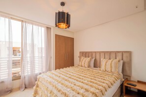 2 bedrooms, iron/ironing board, travel crib, free WiFi