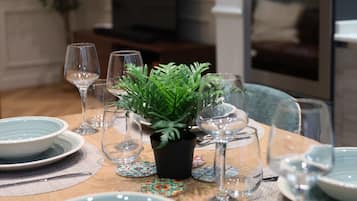 Deluxe Apartment, 2 Bedrooms, Kitchen | 2 bedrooms, free WiFi