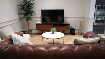 Deluxe Apartment, 2 Bedrooms, Kitchen | Living area | Flat-screen TV