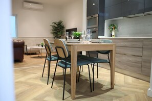 Deluxe Apartment, 2 Bedrooms, Kitchen | Private kitchen | Electric kettle, toaster - Valletta in Style (Valletta)