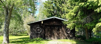 Spacious house, quiet location, close to services