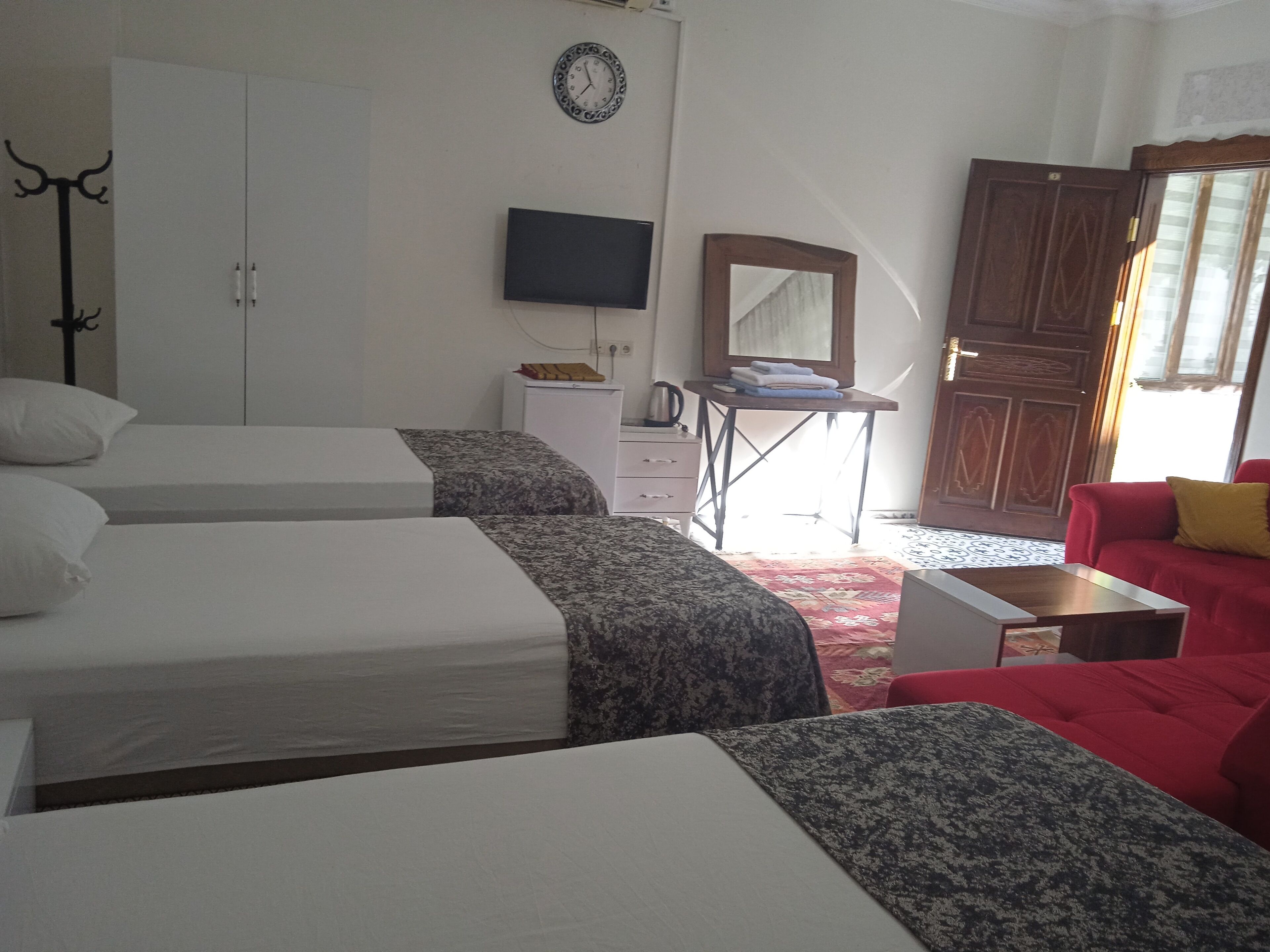 Classic Quadruple Room | Desk, blackout curtains, free WiFi, wheelchair access