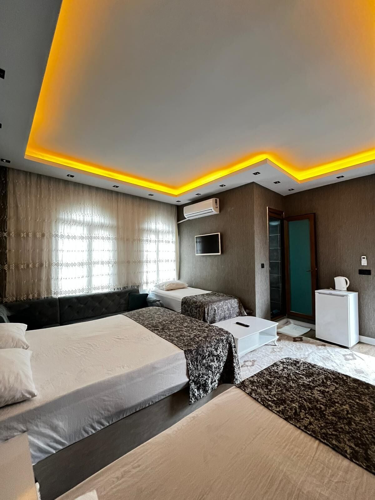 Skrivebord, blendingsgardiner, wi-fi (inkludert) og rullestolvennlig