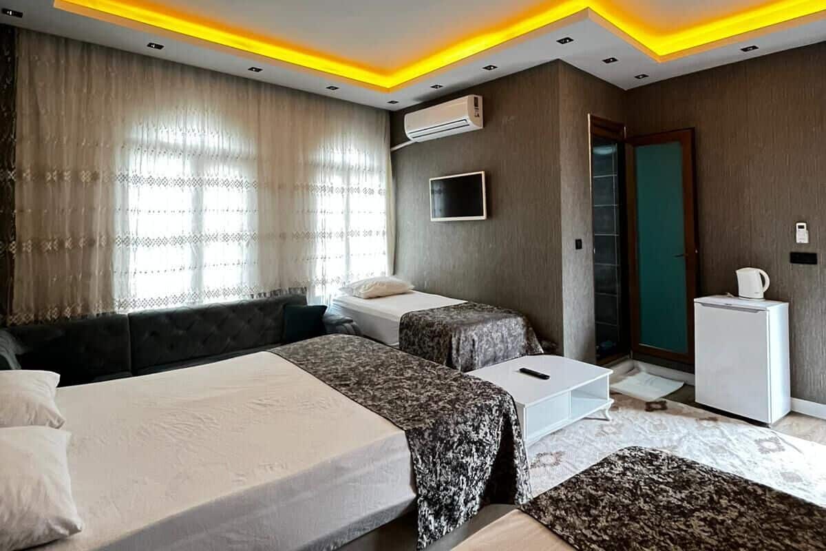 デスク、遮光カーテン、WiFi (無料)、車椅子でアクセスできる設備