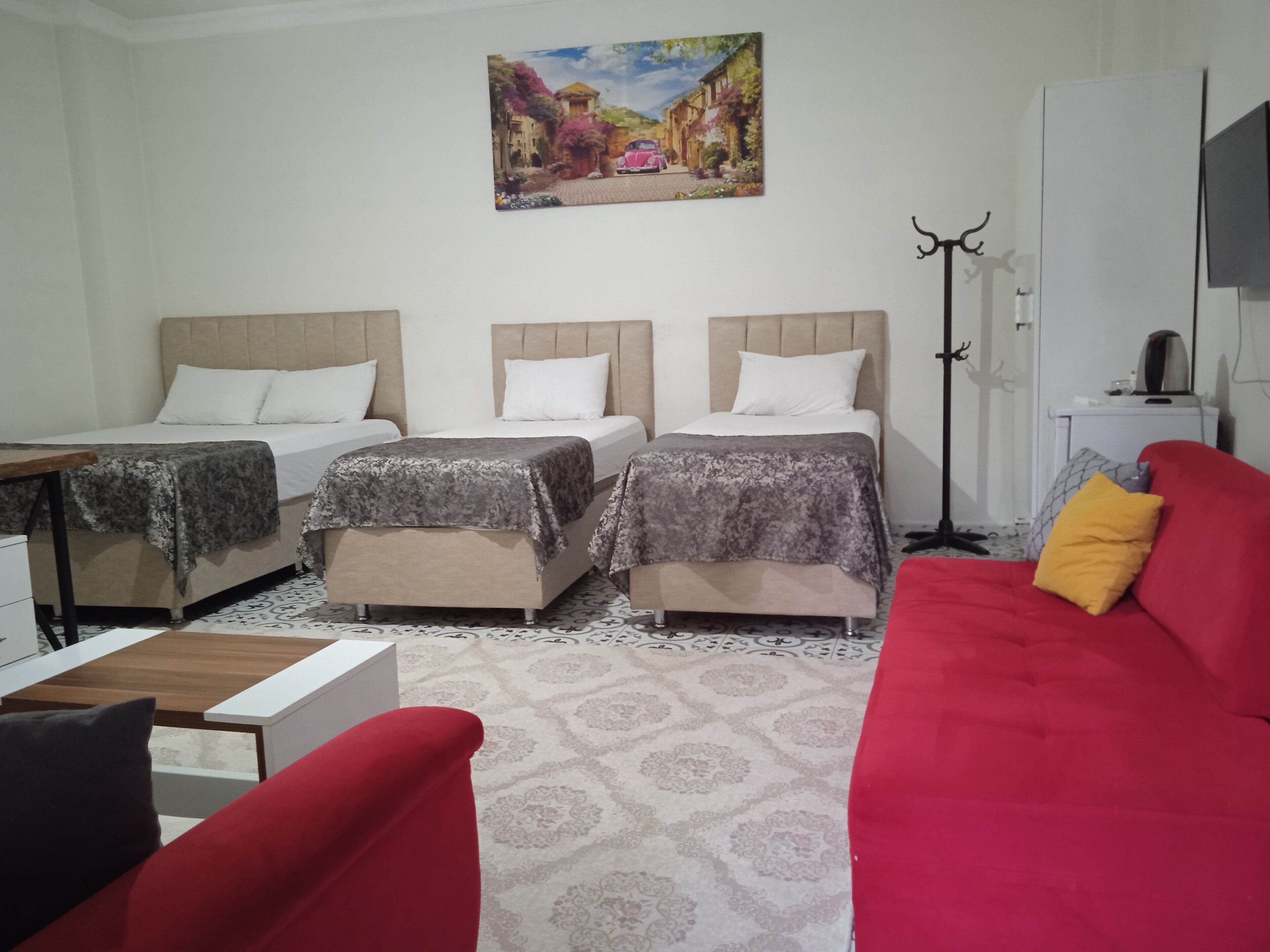 Quadruple Room, Multiple Beds, Private Bathroom, Courtyard View | Living area