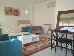 Desk, blackout curtains, free WiFi, wheelchair access - Derin Park Hotel (Sanliurfa)