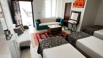 Skrivebord, blendingsgardiner, wi-fi (inkludert) og rullestolvennlig