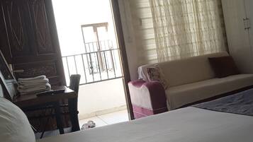 Studio Confort | Bureau, rideaux occultants, Wi-Fi gratuit