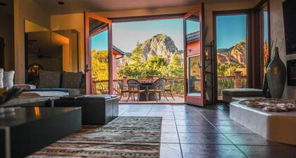 Best view&location in Sedona! 5 bed/3.5ba, HUGE pool & hot tub 1 min to downtown