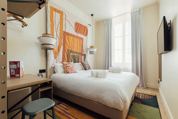 9 bedrooms, in-room safe, iron/ironing board, travel cot