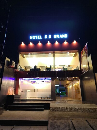 Hotel SS Grand & Multicuisine Restaurant