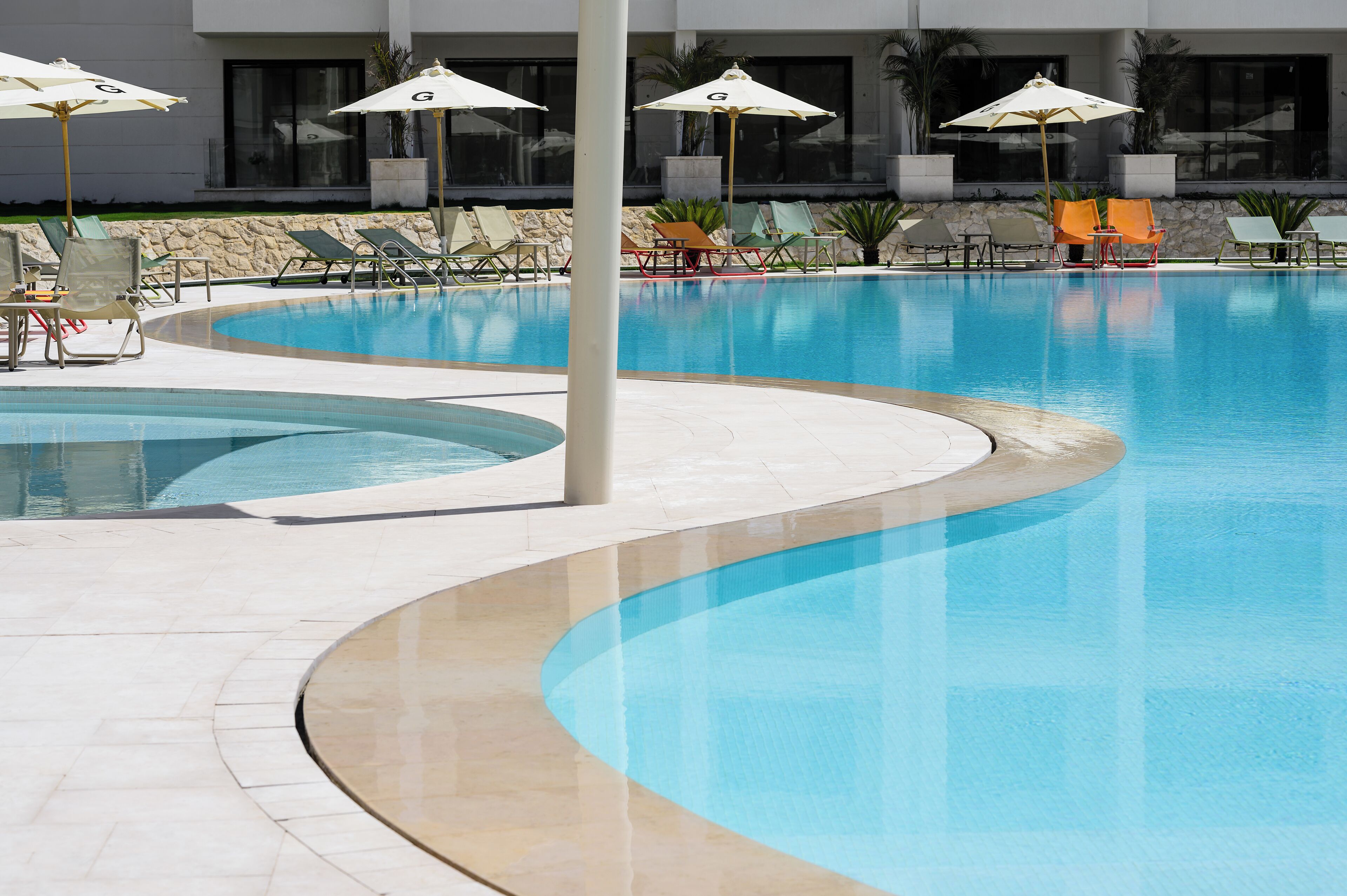 2 outdoor pools