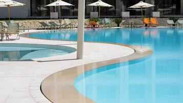 2 outdoor pools