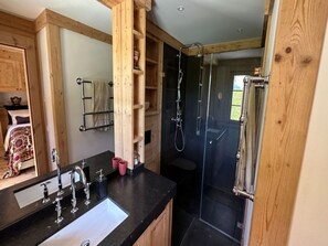 Chalet | Kamar mandi | Bathtub dan pengering rambut