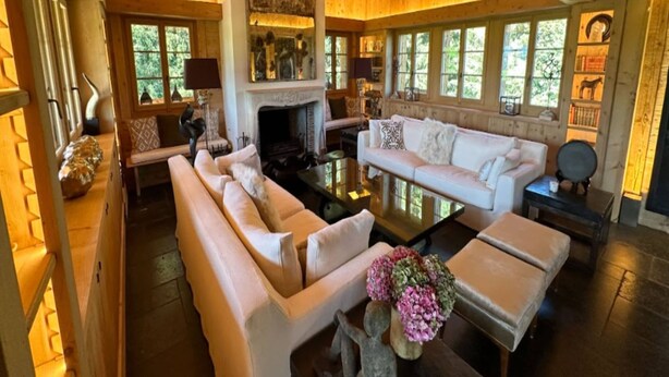 A spacious living room with a fireplace, sofas, and a coffee table. - Cosy Chalet With Balcony/terrace (Saanen)