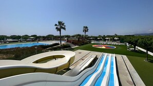 House | Pool - Holiday Home in Malgrat Near Beach & Parc (Malgrat de Mar)