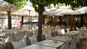 House | Dining - Holiday Home in Malgrat Near Beach & Parc (Malgrat de Mar)
