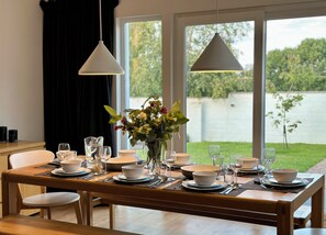 Dining - Lovely house & garden, short walk to town & beach (St Andrews)