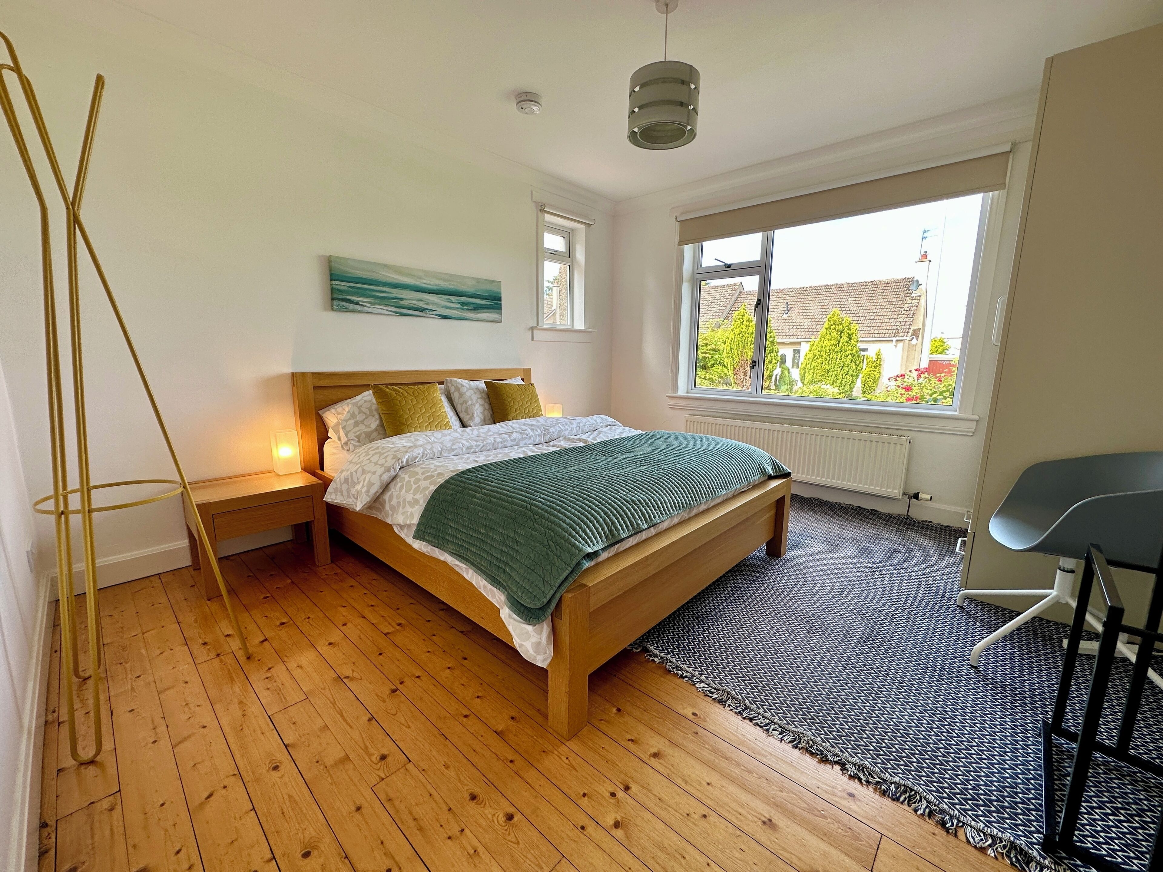 4 bedrooms, desk, iron/ironing board, travel crib