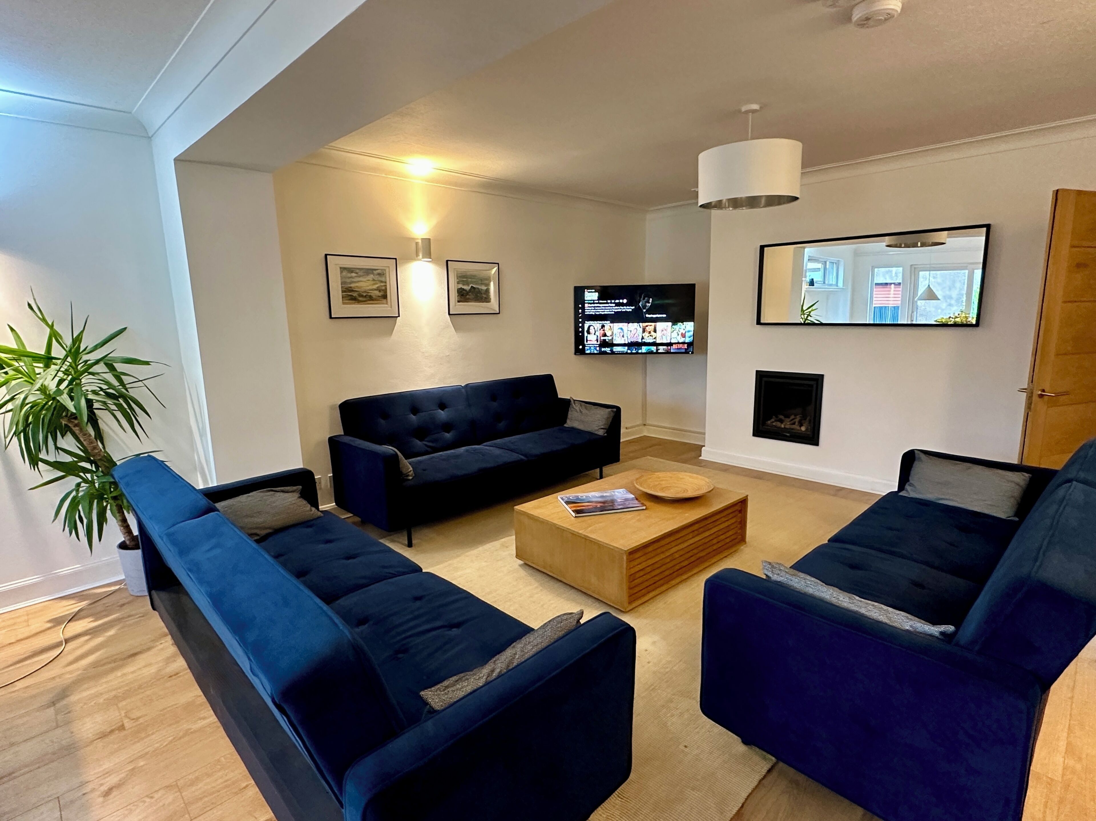 Smart TV, fireplace