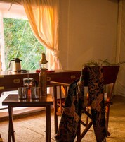 1 habitación, caja de seguridad en la habitación y escritorio