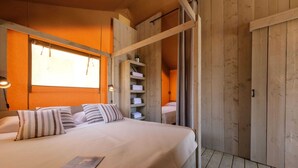 2 Schlafzimmer, individuell eingerichtet, Bettwäsche