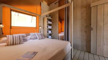 2 bedrooms, individually furnished, bed sheets