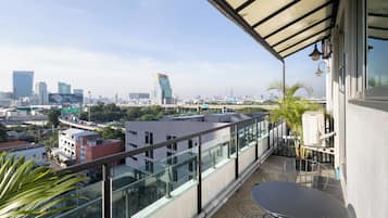 Suite monolocale familiare, vista città (Elevator Available) | Balcone