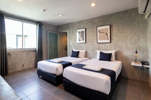 Studio, 2 Twin Beds (Elevator Available) | Desk, free WiFi, bed sheets - Nature Boutique Residence (Bangkok)