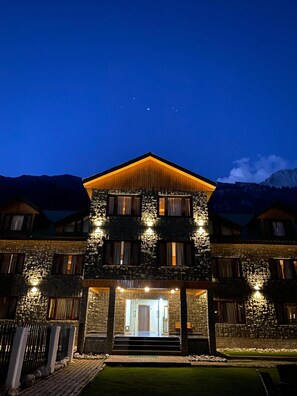 Front of property - Hotel Mountview Sonamarg (Gund)