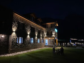 Front of property - Hotel Mountview Sonamarg (Gund)