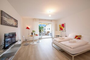 Iron/ironing board, free WiFi, bed sheets