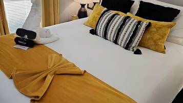 2 bedrooms, desk, iron/ironing board, WiFi