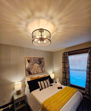 2 soverom, skrivebord, strykejern/-brett og wi-fi